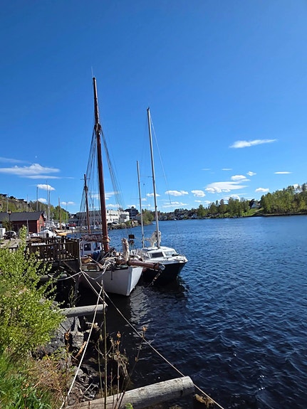 God sjøbåt med akterkabin og to styreposisjoner selges til høstpris. 4 of 11