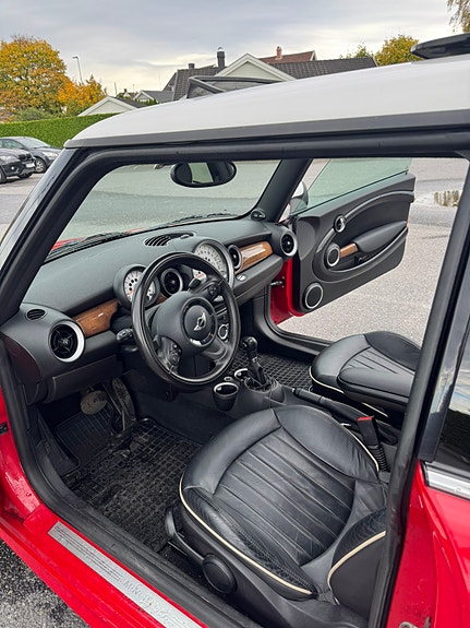 MINI Cooper 7 of 16