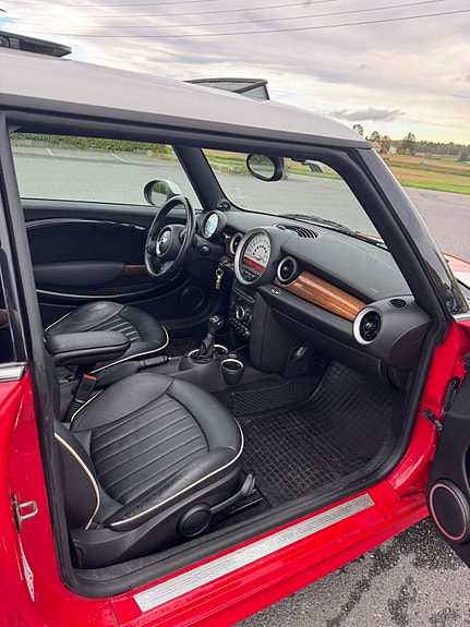 MINI Cooper 8 of 16
