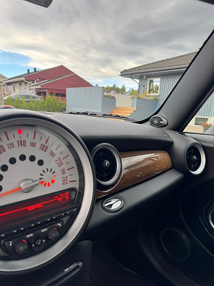 MINI Cooper 15 of 16