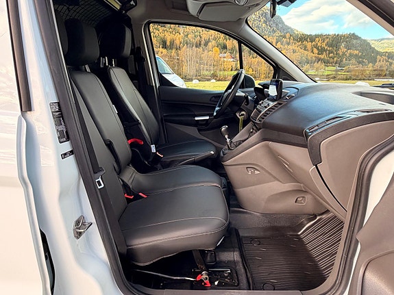 Ford Transit Connect 18 of 30