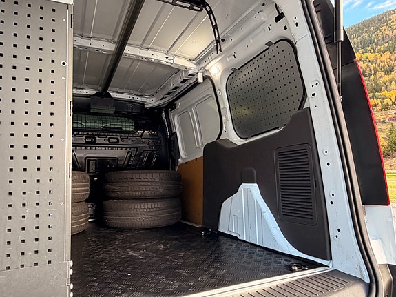 Ford Transit Connect 14 of 30