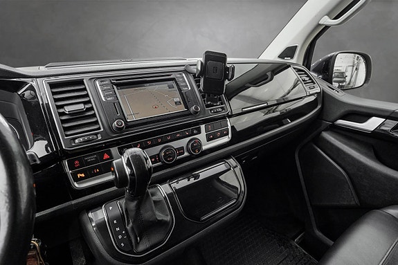 Volkswagen Multivan 12 of 24