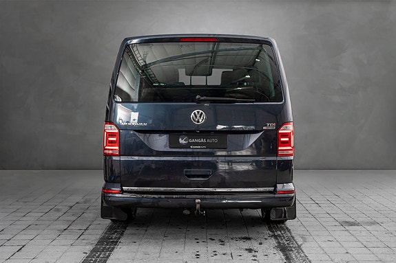 Volkswagen Multivan 8 of 24