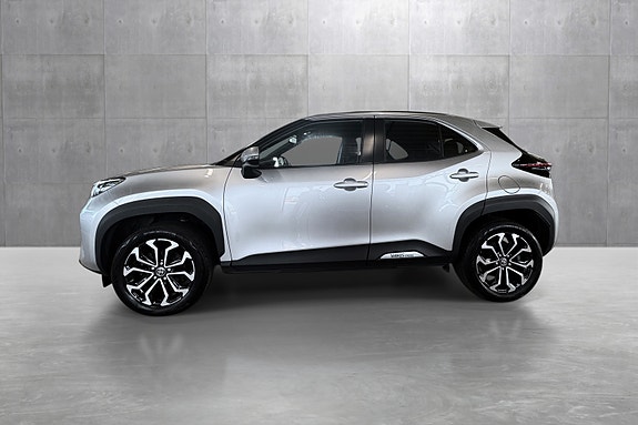 Toyota Yaris Cross 2 of 28