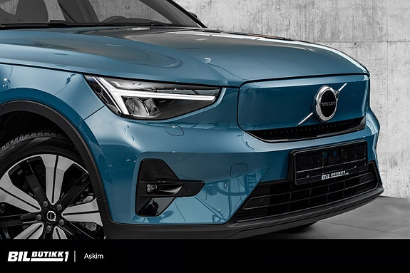 Volvo XC40 2 of 24