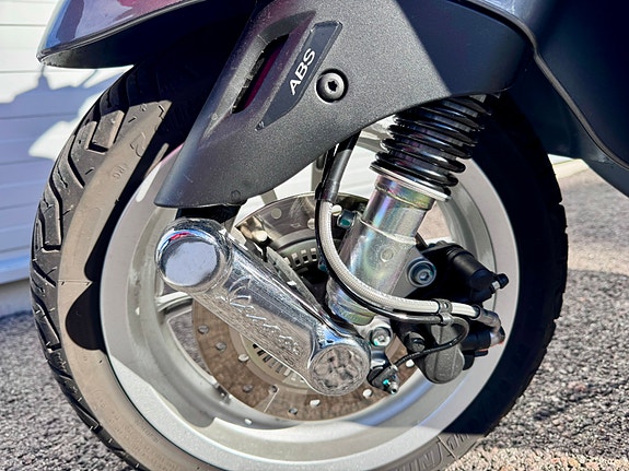 Vespa Primavera 125 10 of 12