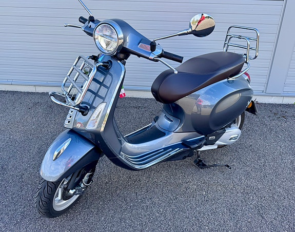 Vespa Primavera 125 2 of 12