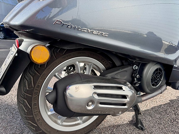 Vespa Primavera 125 11 of 12