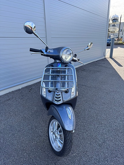 Vespa Primavera 125 3 of 12