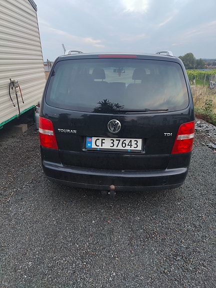 Volkswagen Touran 4 of 23