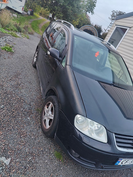 Volkswagen Touran 3 of 23