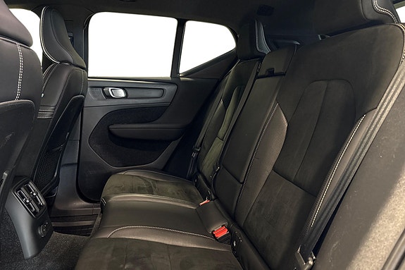 Volvo XC40 17 of 24