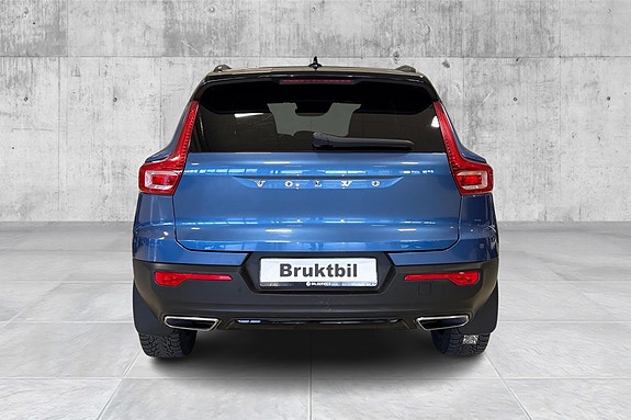 Volvo XC40 4 of 24