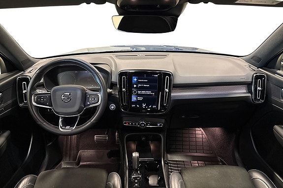Volvo XC40 18 of 24