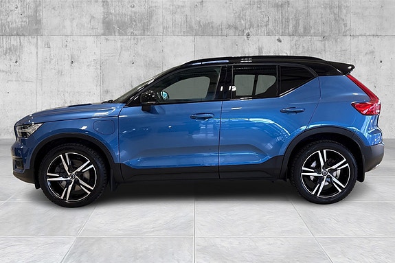 Volvo XC40 2 of 24