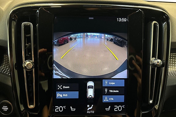Volvo XC40 14 of 24