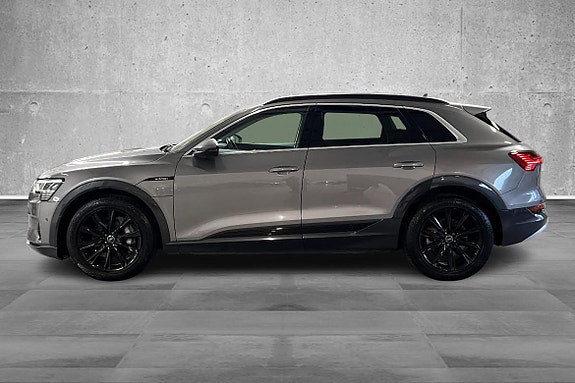 Audi e-tron 23 of 24