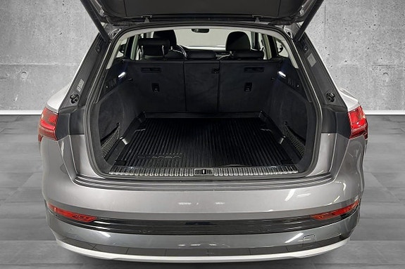 Audi e-tron 10 of 24