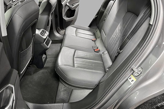 Audi e-tron 9 of 24