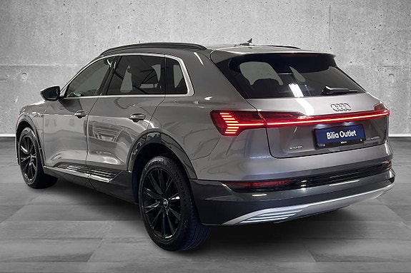 Audi e-tron 2 of 24