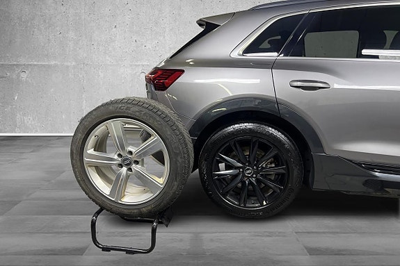 Audi e-tron 12 of 24