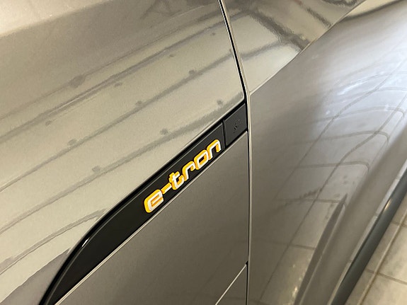 Audi e-tron 22 of 24