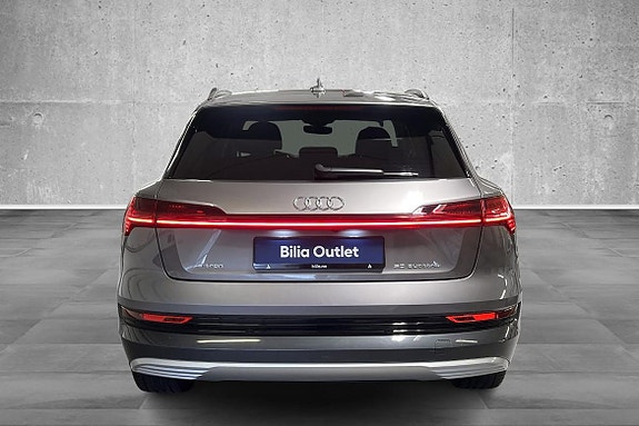 Audi e-tron 17 of 24