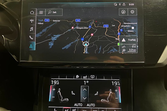 Audi e-tron 8 of 24