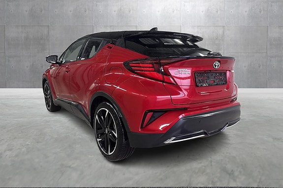 Toyota C-HR 2 of 12