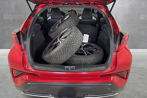 Toyota C-HR 11 of 12