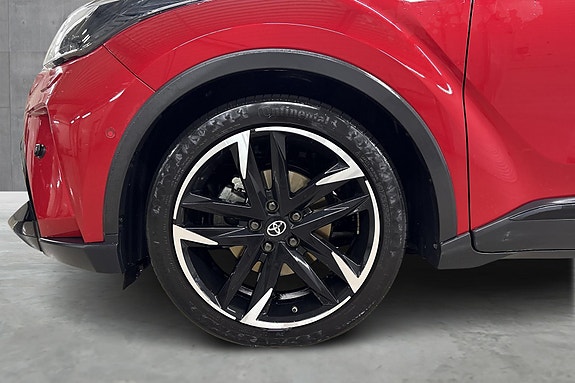 Toyota C-HR 8 of 12