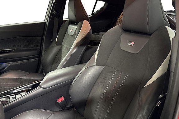Toyota C-HR 4 of 12