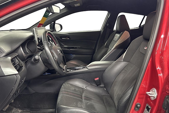 Toyota C-HR 3 of 12