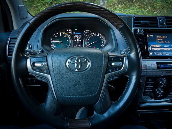 Toyota Land Cruiser 2 of 30
