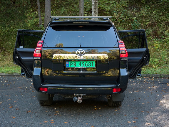 Toyota Land Cruiser 7 of 30