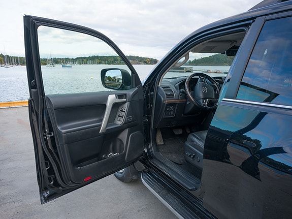 Toyota Land Cruiser 22 of 30