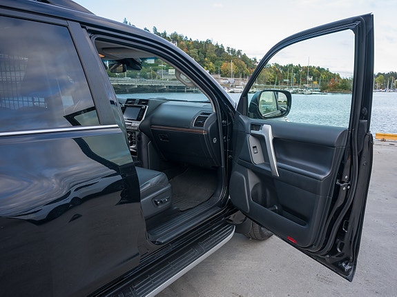 Toyota Land Cruiser 23 of 30