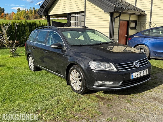 Volkswagen Passat 2 of 9