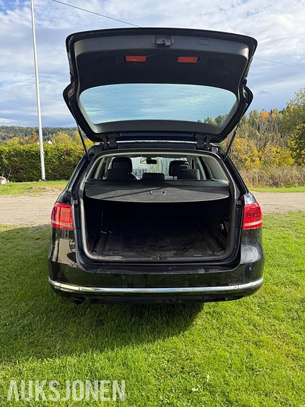 Volkswagen Passat 4 of 9