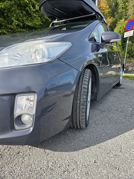Toyota Prius 12 of 21