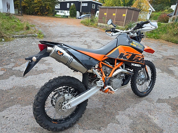 KTM 950 Superenduro 9 of 13
