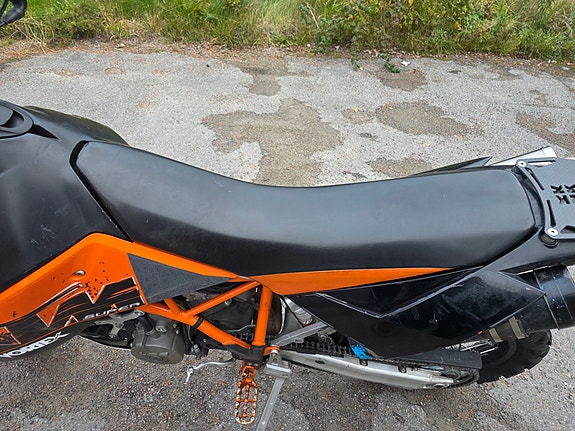 KTM 950 Superenduro 8 of 13