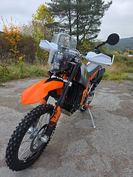 KTM 950 Superenduro 6 of 13