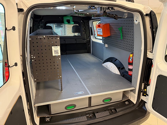 Volkswagen Caddy Maxi 27 of 30