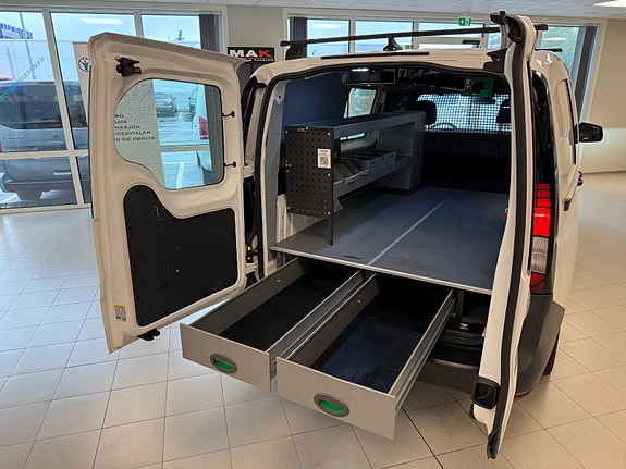 Volkswagen Caddy Maxi 25 of 30