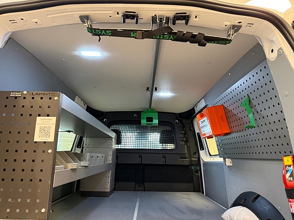 Volkswagen Caddy Maxi 28 of 30