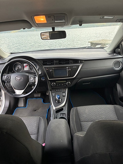 Toyota Auris 12 of 16