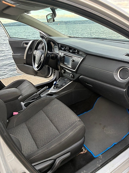 Toyota Auris 14 of 16