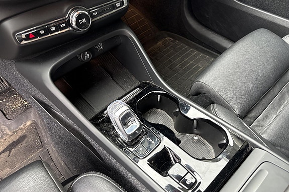Volvo XC40 8 of 15